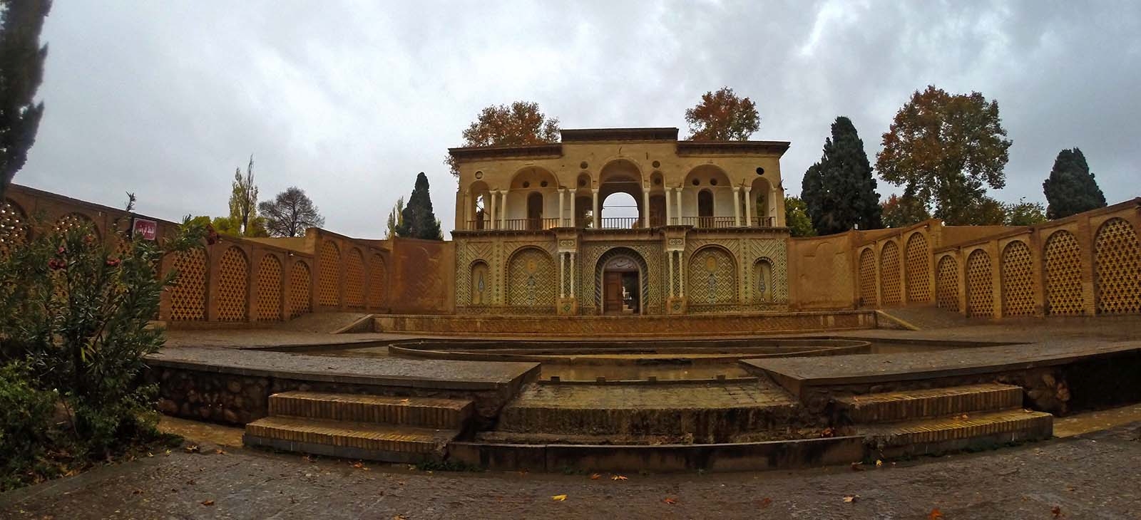 Shazdeh Garden